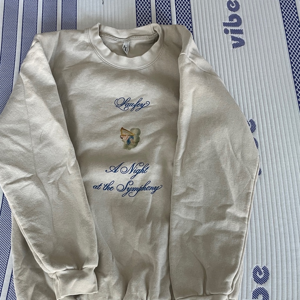Laufey Night at the Symphony concert - American Apparel Cream Sweatshirt